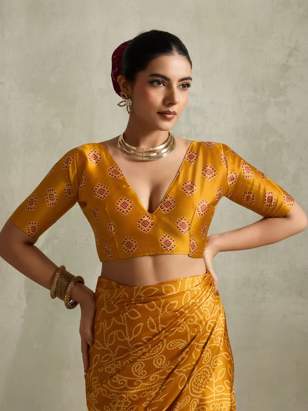 Mustard_And_White_Art_Silk_Blocked_Printed_Tie-Dye_Geometric_Print_Saree_For_Women