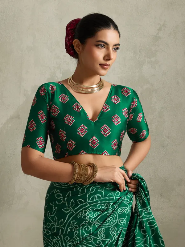 Green_And_White_Art_Silk_Blocked_Printed_Tie-Dye_Geometric_Print_Saree_For_Women