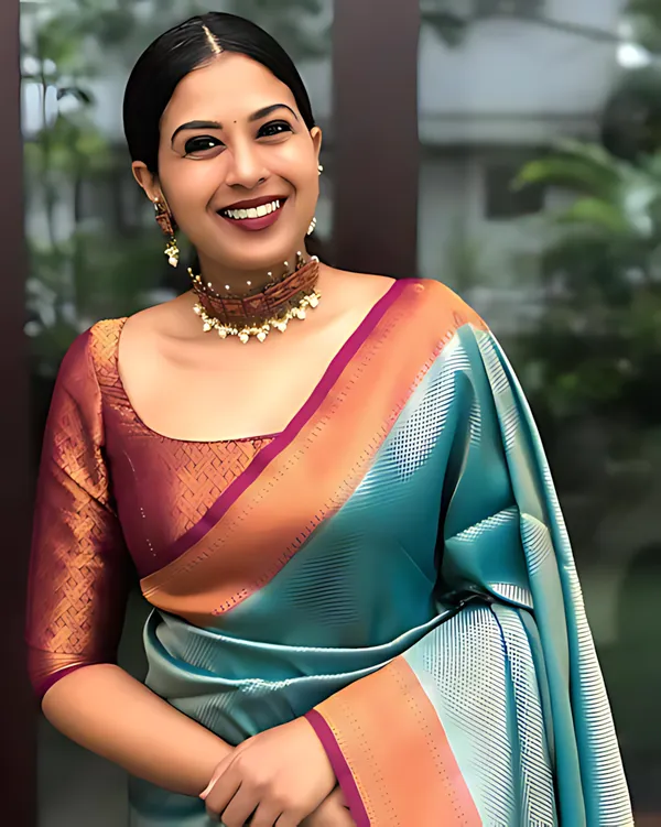 Blue_And_Maroon_Kanjivaram_Solid_Woven_Design_Saree_For_Women