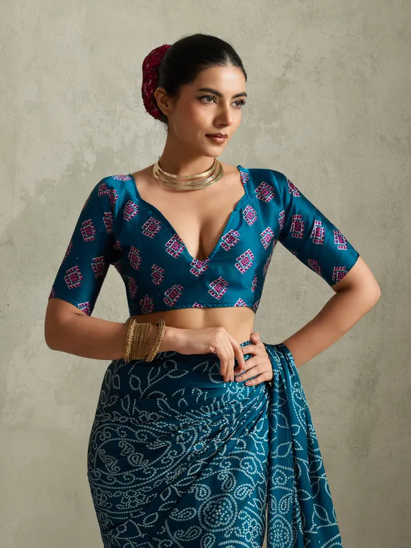 Blue_And_White_Art_Silk_Blocked_Printed_Tie-Dye_Geometric_Print_Saree_For_Women