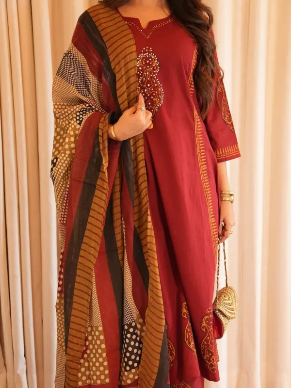 Maroon_Elegant_Embroidered_Kurta_Set_With_Printed_Dupatta