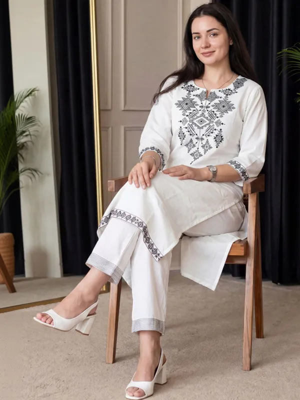 White_Cotton_Flex_Embroidered_Kurta_Set_For_Women
