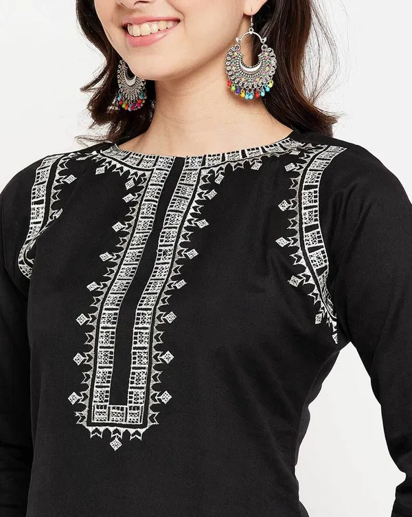 Black_Cotton_Embroidered_Straight_Kurta_With_Trousers_For_Women