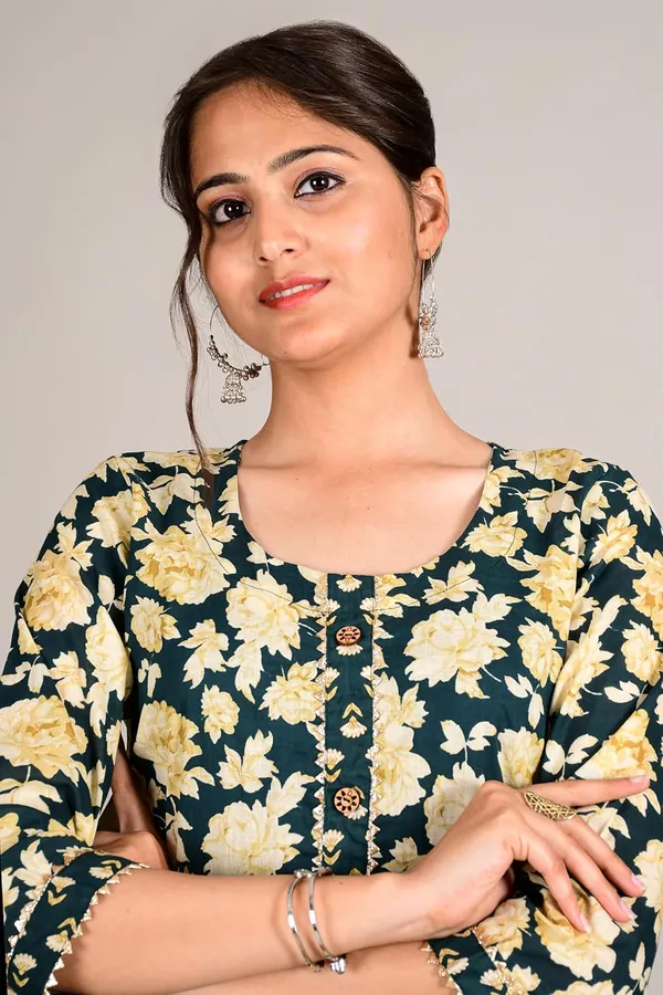 Bottle_Green_Cotton_Premium_Kurta_Set_For_Women