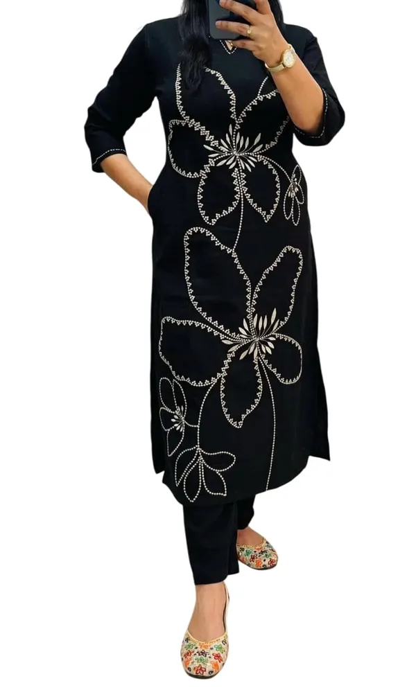 Black_Rayon,_Thread_Premium_Embroidered_Kurta_Set_For_Women