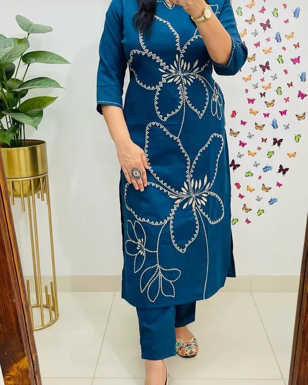 Blue_Rayon,_Thread_Premium_Embroidered_Kurta_Set_For_Women