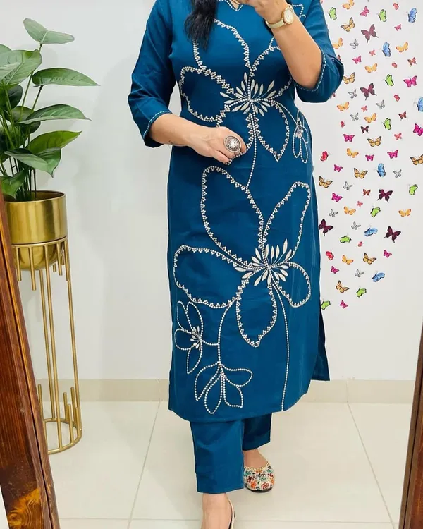 Blue_Rayon,_Thread_Premium_Embroidered_Kurta_Set_For_Women