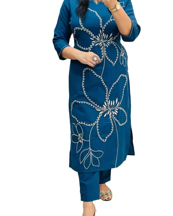 Blue_Rayon,_Thread_Premium_Embroidered_Kurta_Set_For_Women