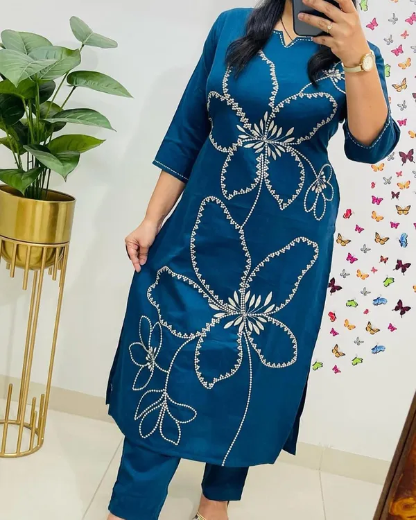 Blue_Rayon,_Thread_Premium_Embroidered_Kurta_Set_For_Women