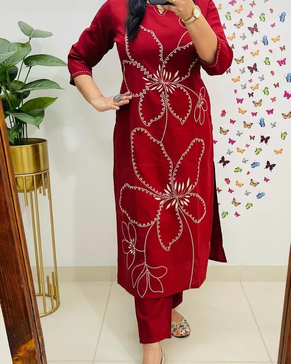 Red_Rayon,_Thread_Premium_Embroidered_Kurta_Set_For_Women