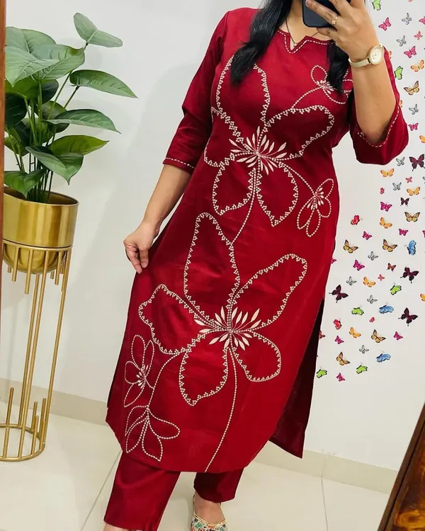 Red_Rayon,_Thread_Premium_Embroidered_Kurta_Set_For_Women