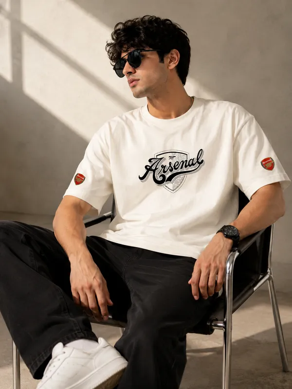 Arsenal_Fan_Edition_Oversized_Graphic_Print_Round_Neck_T_shirt_in_Off_white_