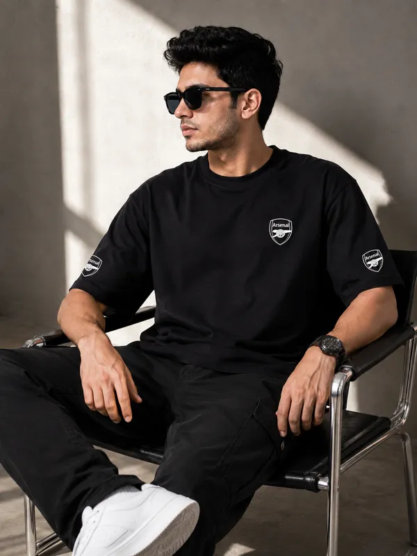 Arsenal_Oversized_Graphic_Print_Round_Neck_T_shirt_in_Black_