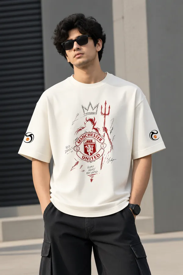 Giffy_Life_Manchester_United_Red_Devils_Oversized_Tee_-_Off-White_Football_Bloke-Core_Printed_Graphic_Streetwear_T-Shirt