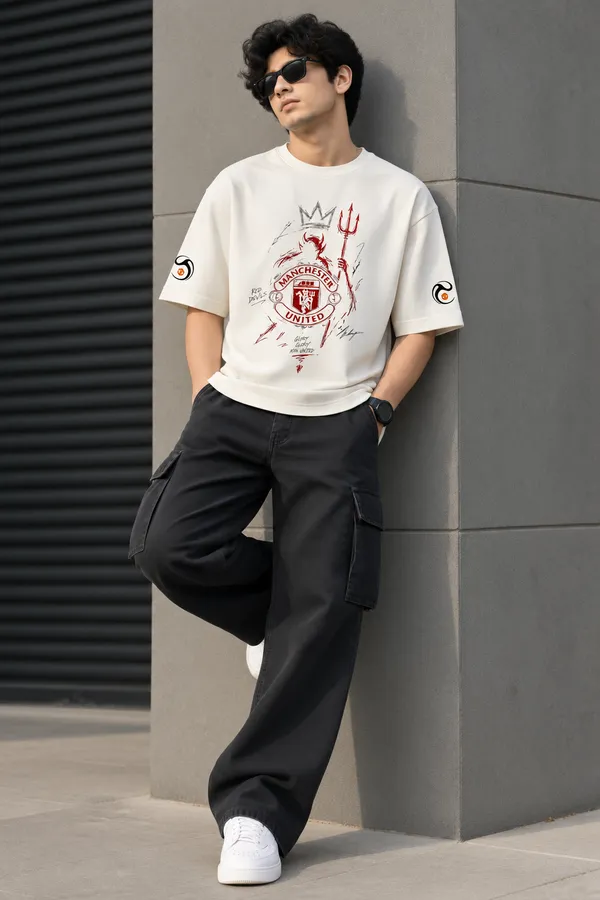 Giffy_Life_Manchester_United_Red_Devils_Oversized_Tee_-_Off-White_Football_Bloke-Core_Printed_Graphic_Streetwear_T-Shirt