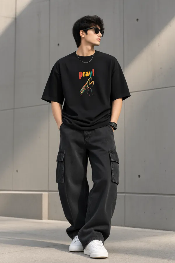 Giffy_Life_Praying_Mantis_Oversized_Tee_-_Black_PRAY!_Printed_Graphic_Streetwear_T-Shirt