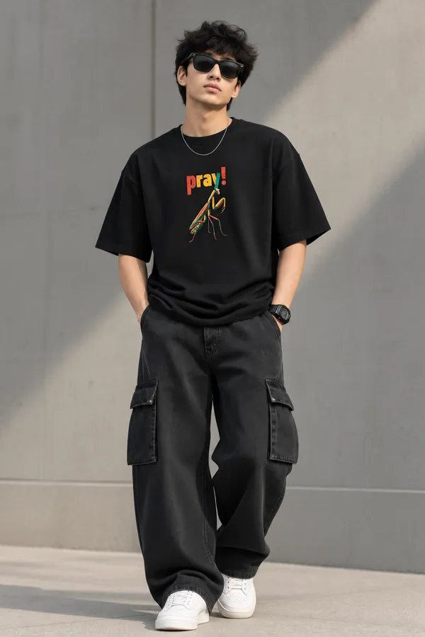 Giffy_Life_Praying_Mantis_Oversized_Tee_-_Black_PRAY!_Printed_Graphic_Streetwear_T-Shirt