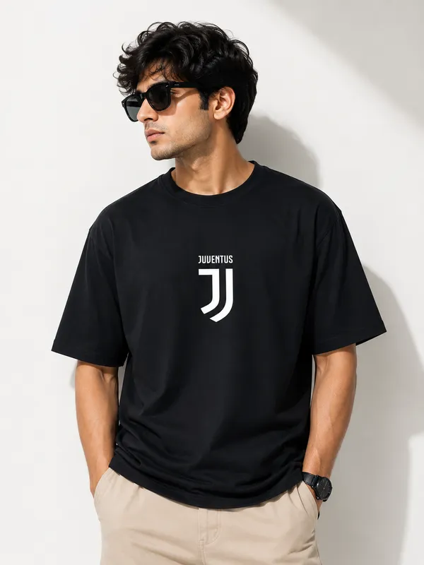 Juventus_Seria_A_oversized_Graphic_Print_Round_Neck_T_shirt_in_Black_