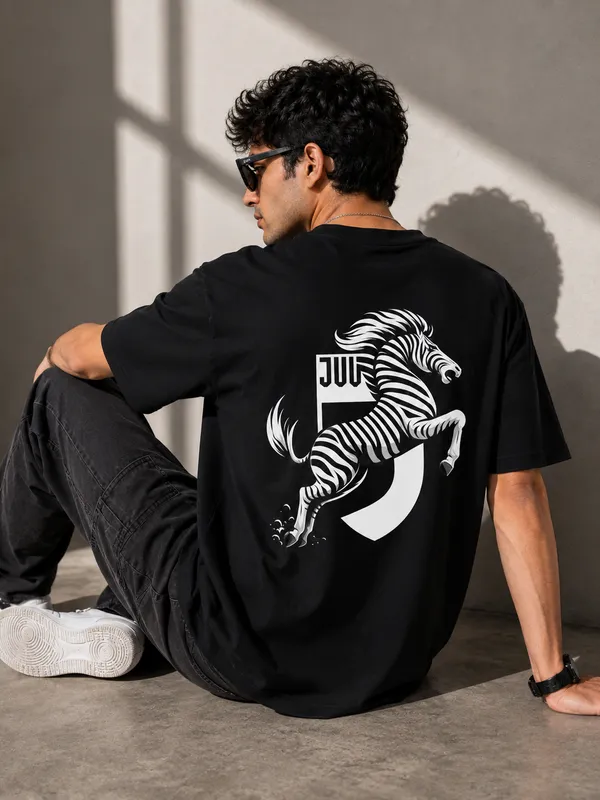 Juventus_Seria_A_oversized_Graphic_Print_Round_Neck_T_shirt_in_Black_