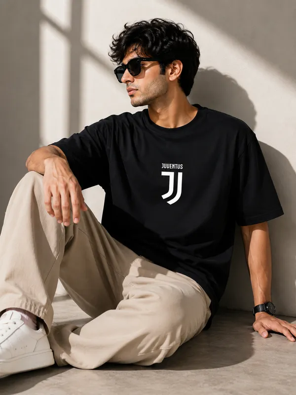 Juventus_Seria_A_oversized_Graphic_Print_Round_Neck_T_shirt_in_Black_