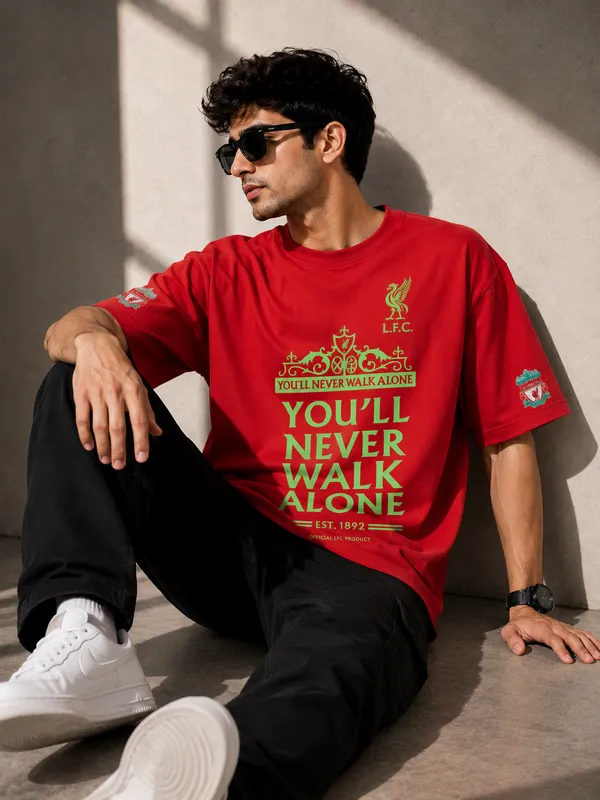 Liverpool_FC_Oversized_Graphic_Print_Round_Neck_T_shirt_in_Red