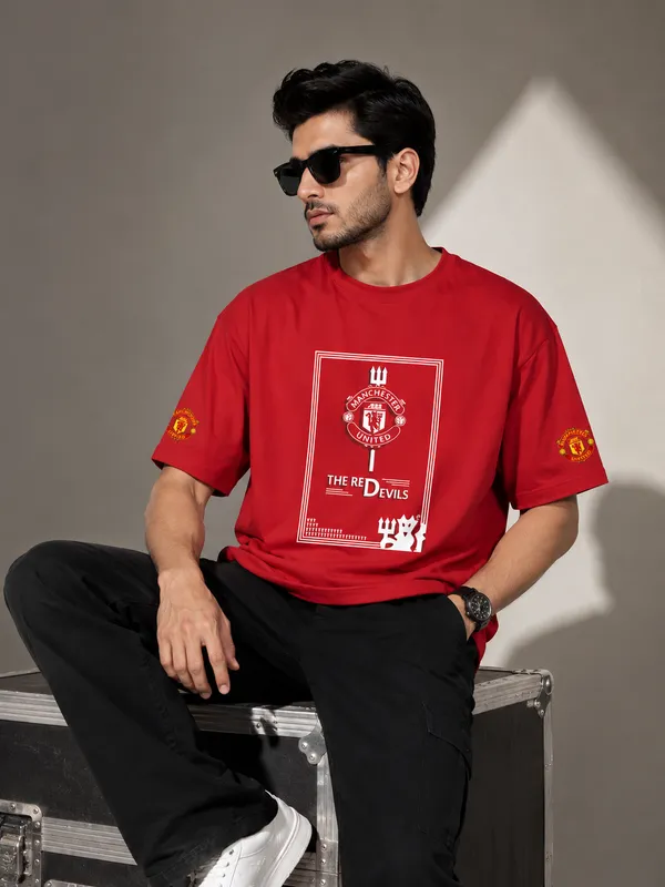 Manchester_United_Oversized_Graphic_Print_Round_Neck_T_shirt_in_Red