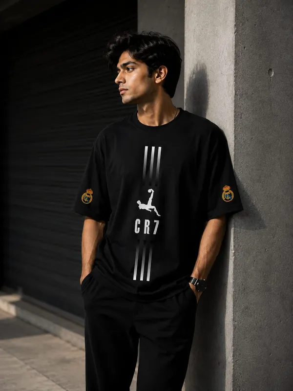 Ronaldo_Real_Madrid_oversized_Graphic_Print_Round_Neck_T_shirt_in_Black