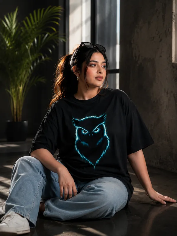 Women's_Black_Oversized_T-Shirt_with_Neon_Blue_Glow_Owl_Graphic_Print