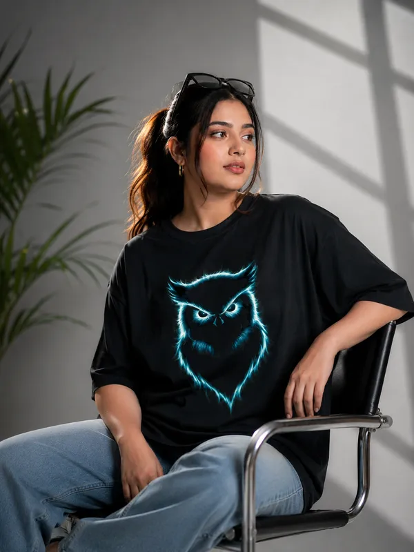 Women's_Black_Oversized_T-Shirt_with_Neon_Blue_Glow_Owl_Graphic_Print