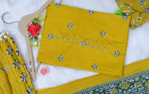 Unstitched_Suit_-_Pure_100%_Cotton_Suit_With_Dupatta_And_Pant