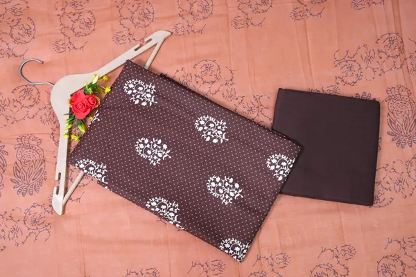 Unstitched_Suit_-_Pure_100%_Cotton_Suit_With_Dupatta_And_Pant