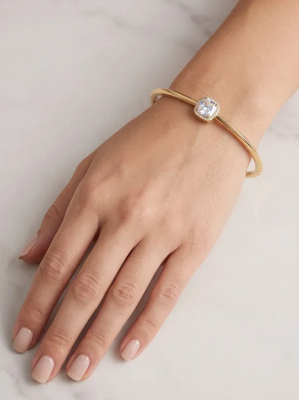 Elegant_Cushion-Cut_Halo_Gold_Bangle