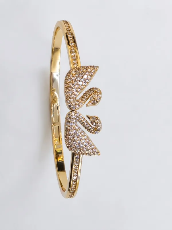Elegant_Dual_Swan_Pavé_Crystal_Gold_Bangle_Bracelet