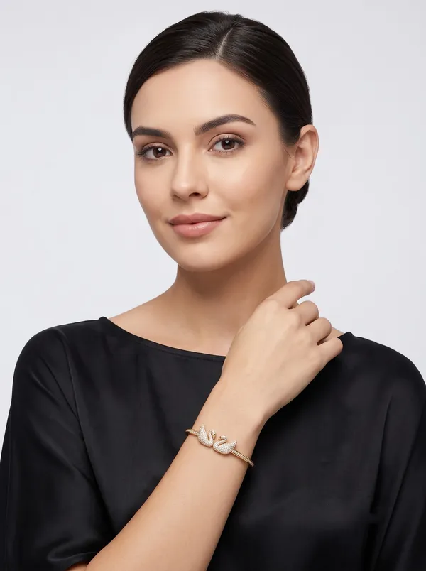 Elegant_Dual_Swan_Pavé_Crystal_Gold_Bangle_Bracelet