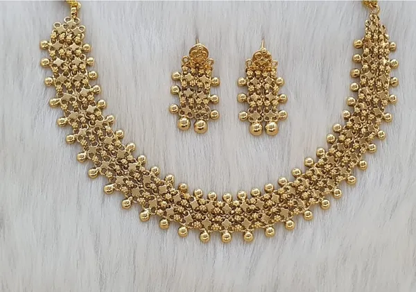 Elegant_Traditional_Gold-Tone_Beaded_Necklace_&_Earring_Set