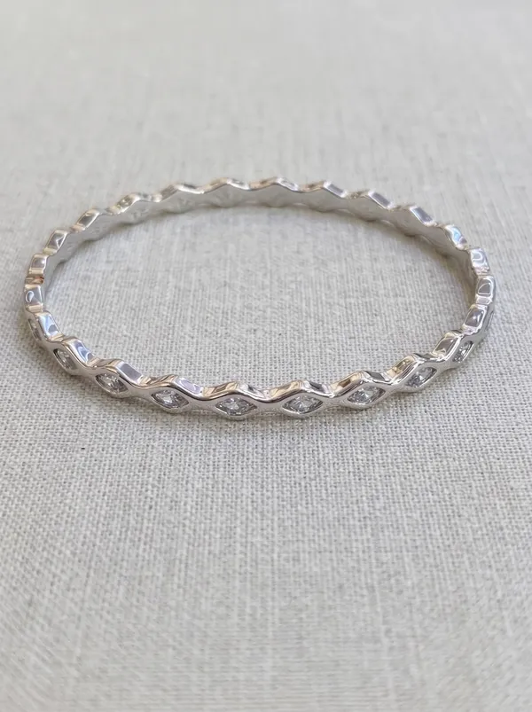 Geometric_Marquise_Crystal_Scalloped_Silver_Bangle_Bracelet