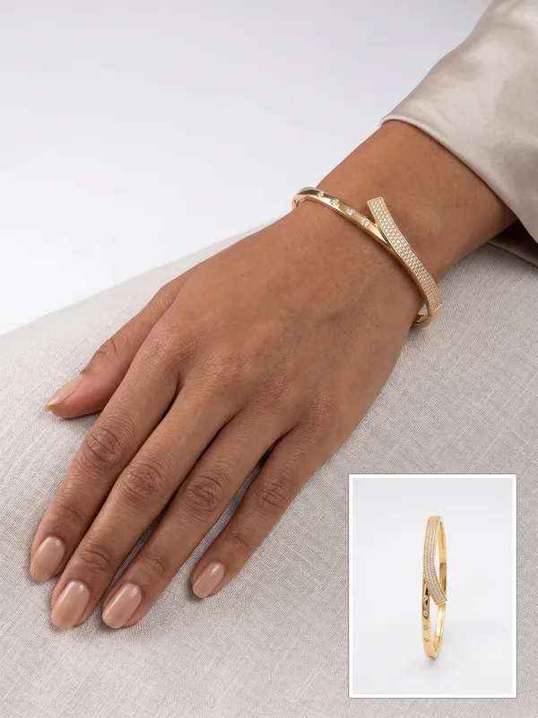 Gold_Plated_Anti-Tarnish_Asymmetrical_Crystal_Openable_Bracelet_(demifine)