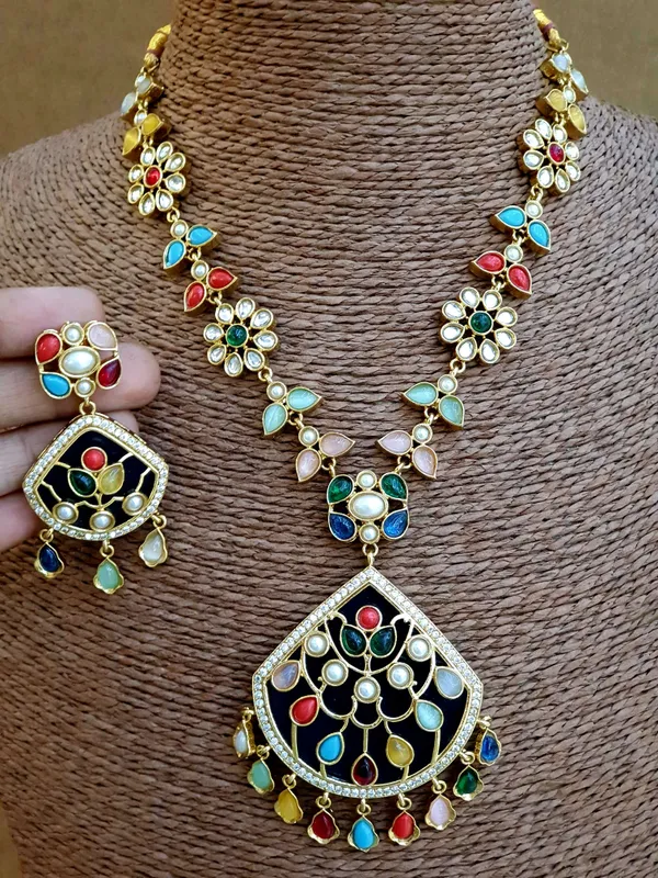 Multi_colour_Kundan_Set_For_Women