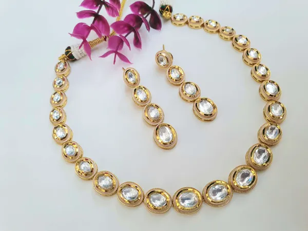 Clear_Kundan_Necklace_Set_For_Women