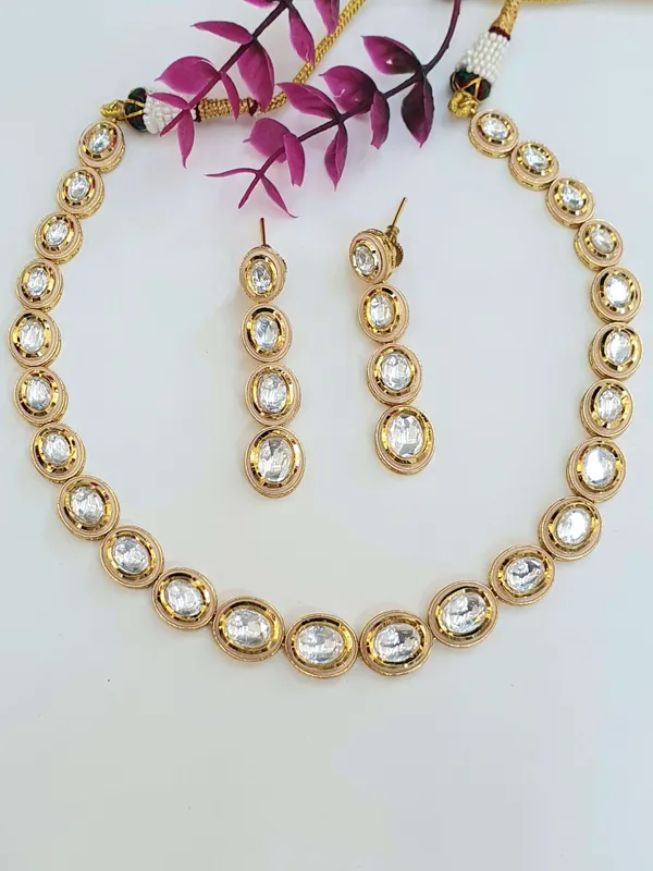 Clear_Kundan_Necklace_Set_For_Women
