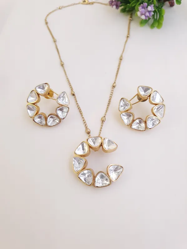 Gold_Kundan_Pendent_Set_For_Women