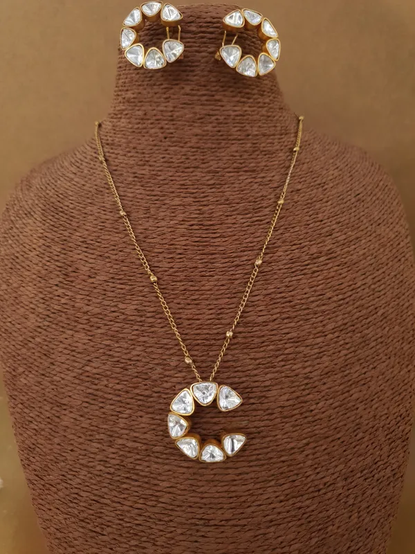 Gold_Kundan_Pendent_Set_For_Women
