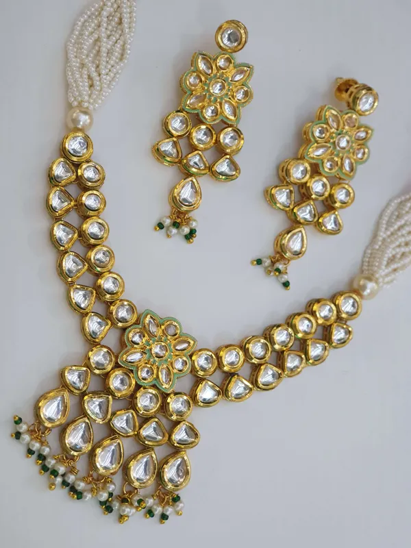 Gold_Kundan_Set_For_Women