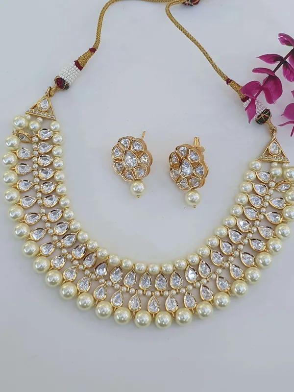 Gold_Kundan_Set_For_Women
