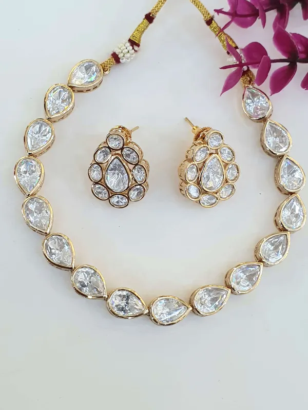Clear_Kundan_Set_For_Women