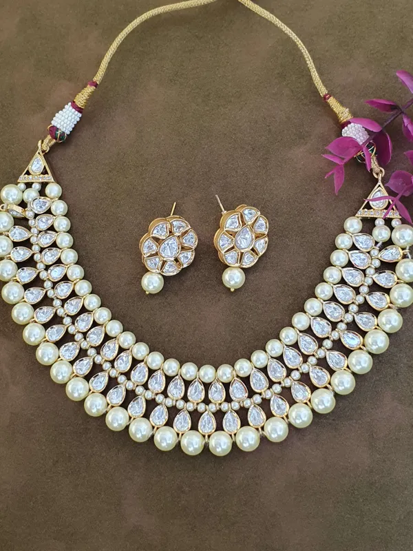Gold_Kundan_Set_For_Women