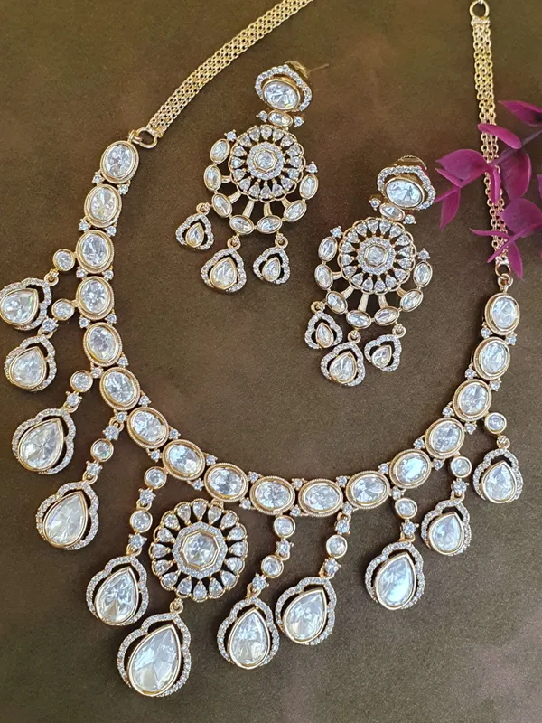 Gold_Kundan_Set_For_Women