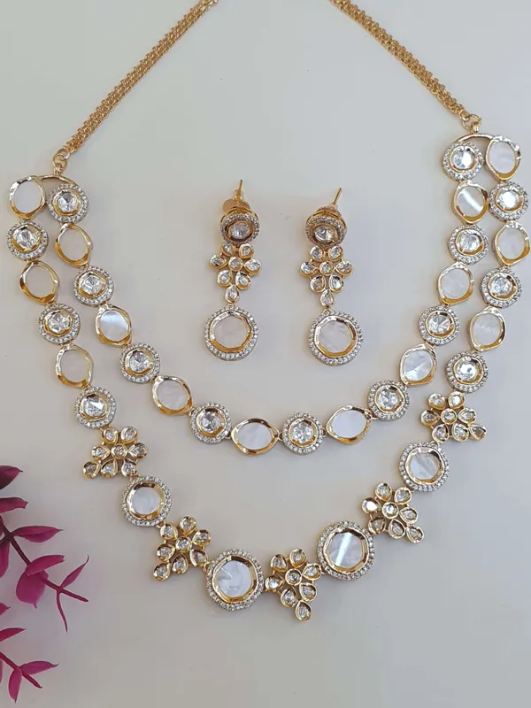 Gold_Kundan_Set_For_Women