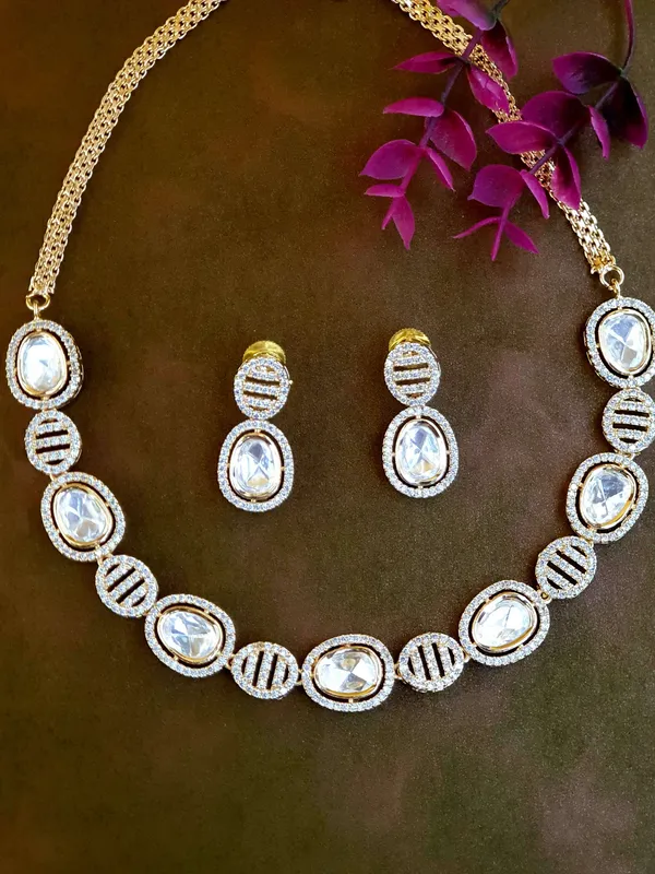 Clear_Kundan_Set_For_Women