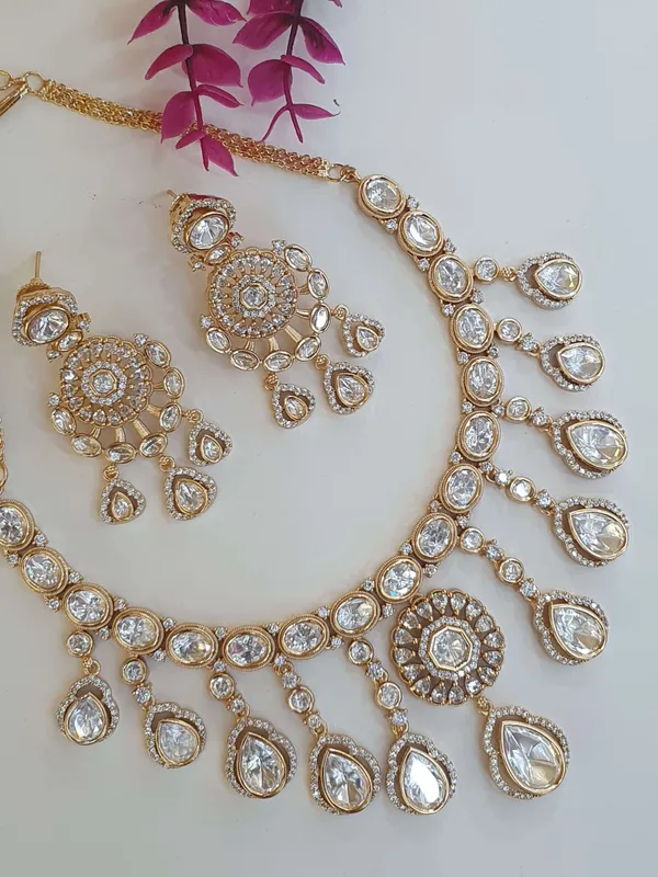 Gold_Kundan_Set_For_Women
